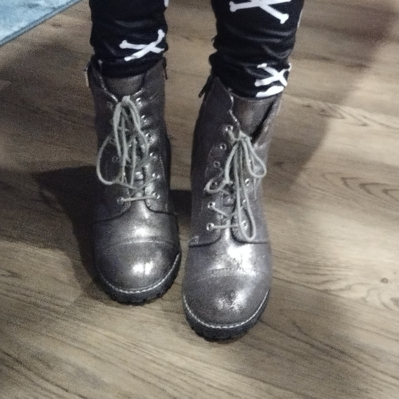 Dlba "Carryn" Heeled Combat boots - Picture 9 of 12
